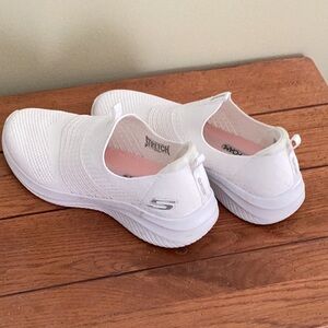 White ultra flex slip in shoe 8.5